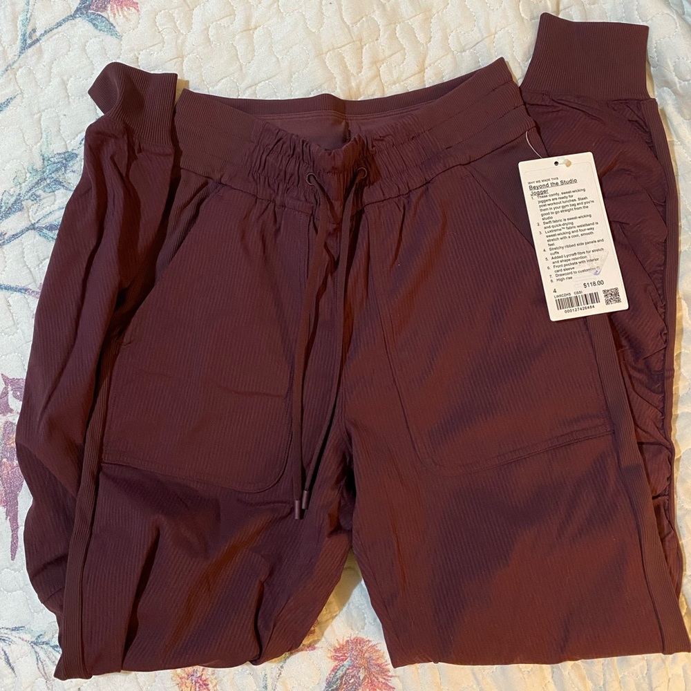 NWT 🇺🇸 Beyond studio jogger